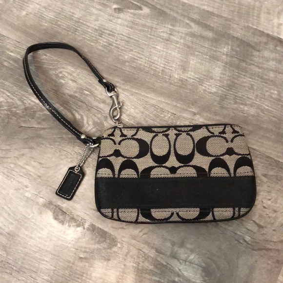 Coach Handbags - Coach classic C wristlet